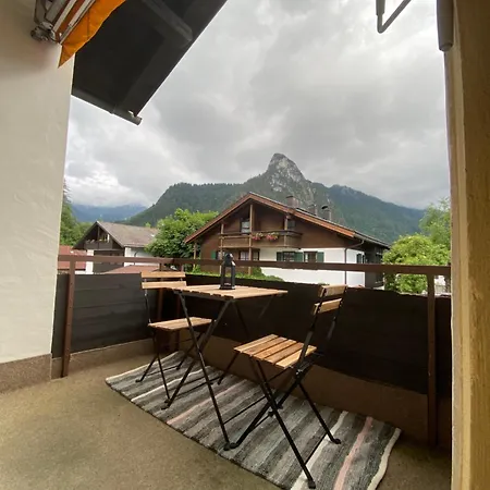Mit Bergblick & Netflix *